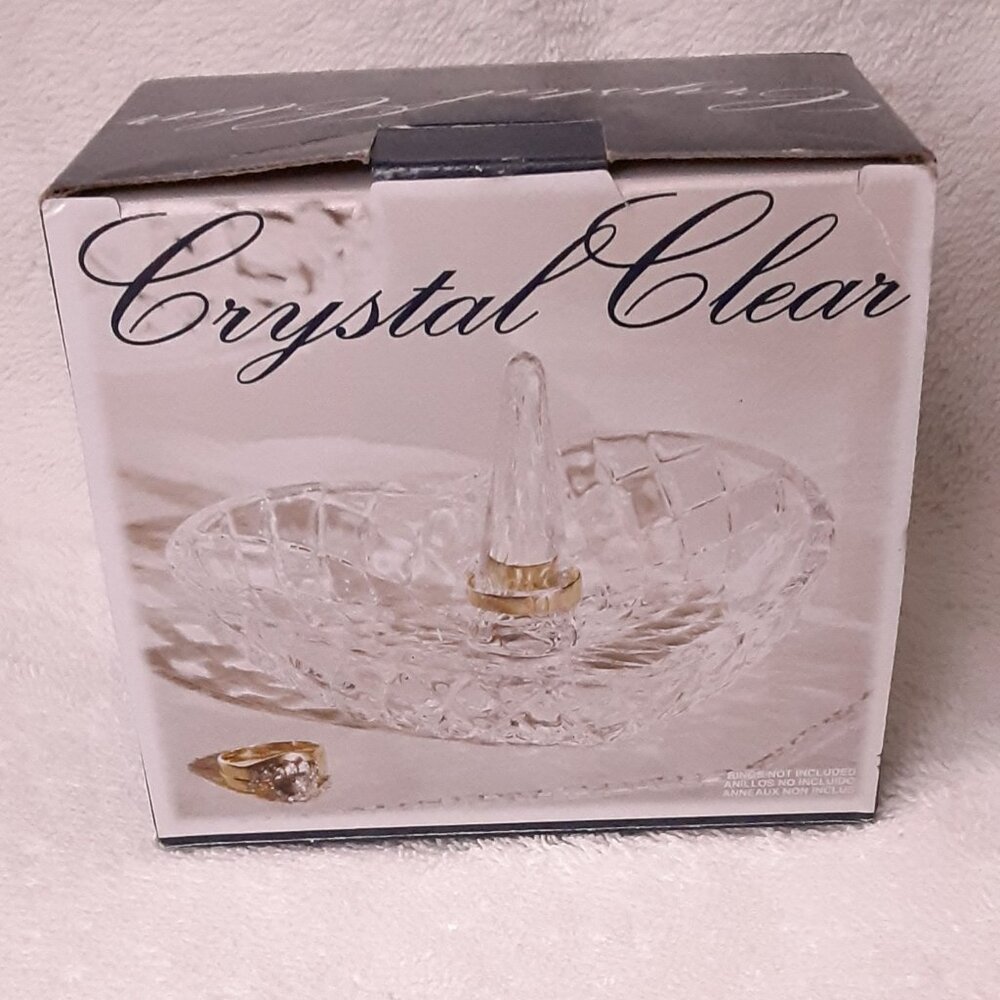 HOST PICK!! NEW Heart-shaped clear glass ring holder - Picture 4 of 8